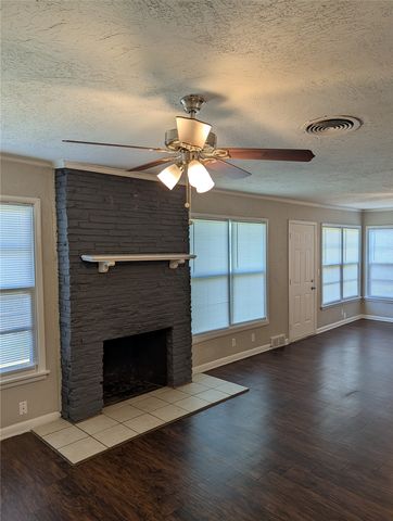 2413 Hillview Drive, Fort Worth, TX 76119