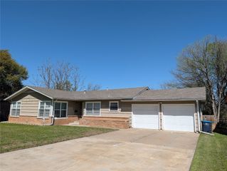 2413 Hillview Drive, Fort Worth, TX 76119