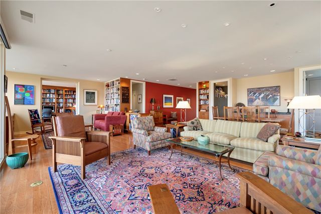 146 N Bellefield Ave 804, Oakland, PA 15213