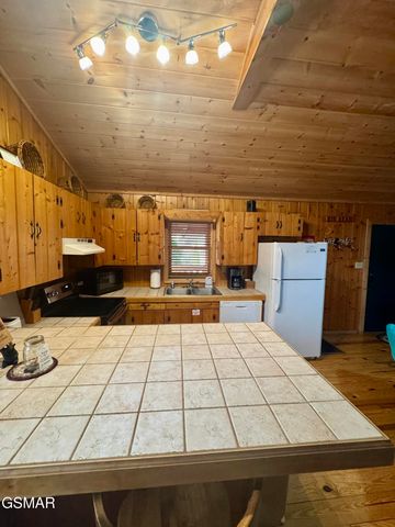 2950 Grassy Branch Loop, Sevierville, TN 37876