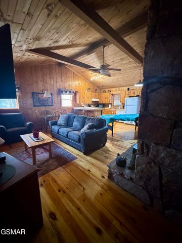 2950 Grassy Branch Loop, Sevierville, TN 37876