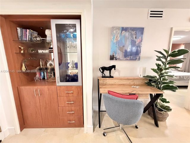 5225 Collins Ave 914, Miami Beach, FL 33140