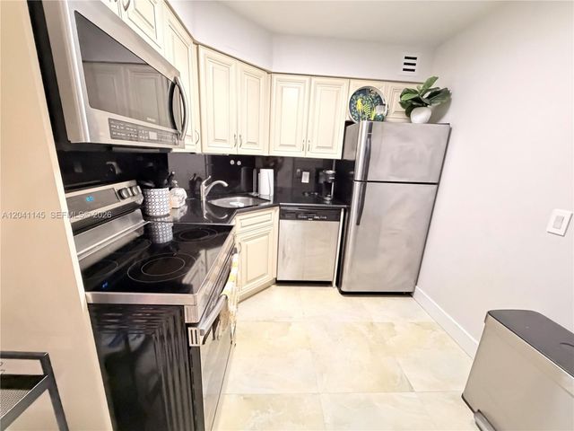 5225 Collins Ave 914, Miami Beach, FL 33140