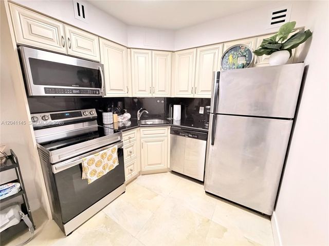 5225 Collins Ave 914, Miami Beach, FL 33140