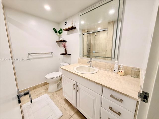 5225 Collins Ave 914, Miami Beach, FL 33140