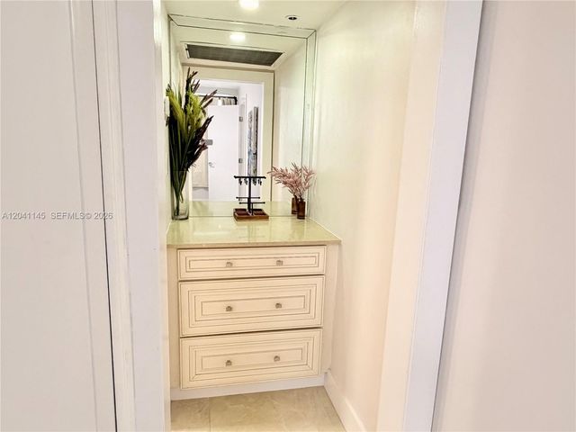 5225 Collins Ave 914, Miami Beach, FL 33140