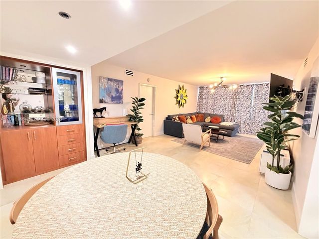 5225 Collins Ave 914, Miami Beach, FL 33140