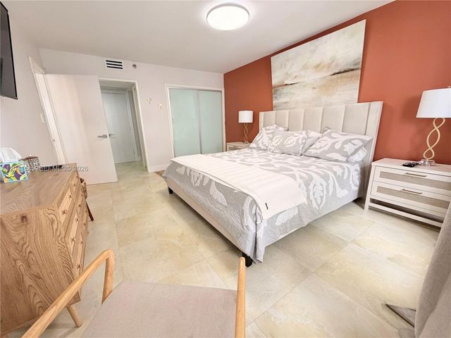 5225 Collins Ave 914, Miami Beach, FL 33140