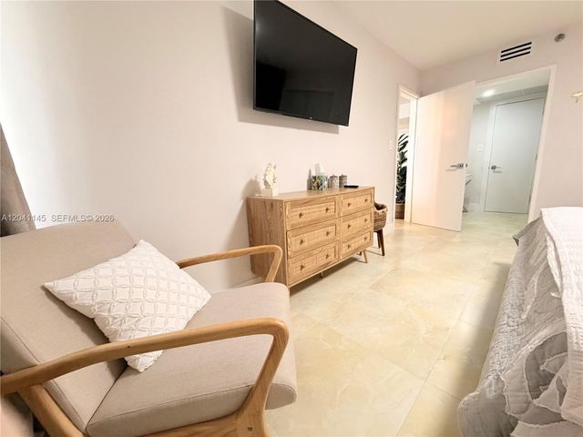 5225 Collins Ave 914, Miami Beach, FL 33140