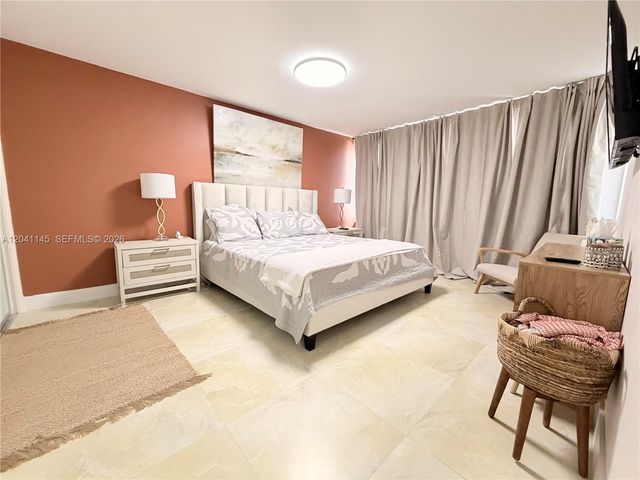 5225 Collins Ave 914, Miami Beach, FL 33140