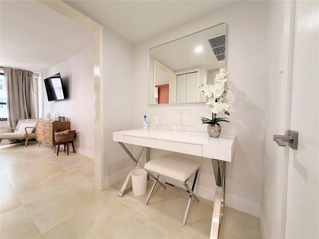 5225 Collins Ave 914, Miami Beach, FL 33140