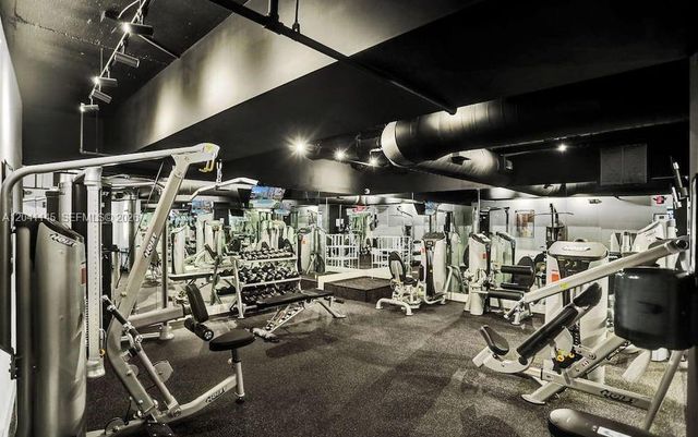 5225 Collins Ave 914, Miami Beach, FL 33140