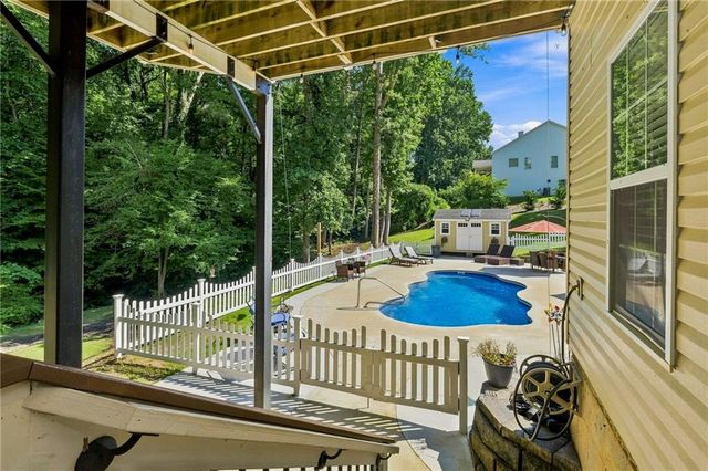 5863 Bay View Drive, Buford, GA 30518