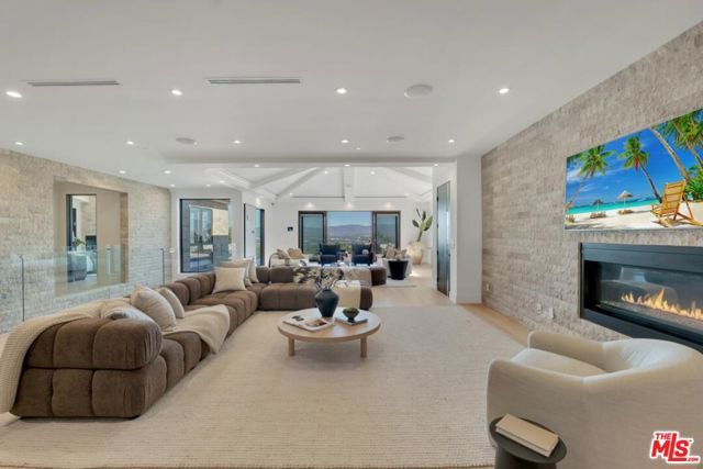 3116 Elvido Drive, Los Angeles, CA 90049