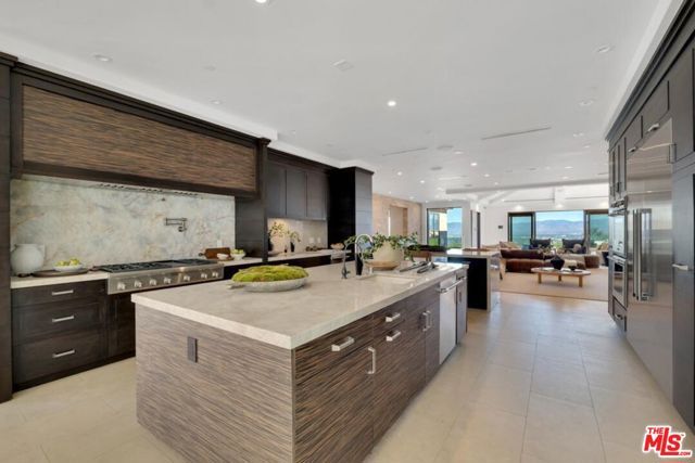 3116 Elvido Drive, Los Angeles, CA 90049