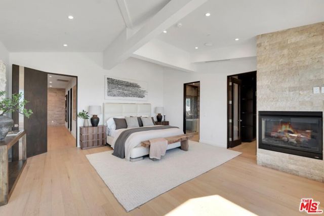 3116 Elvido Drive, Los Angeles, CA 90049