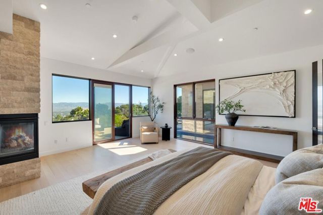 3116 Elvido Drive, Los Angeles, CA 90049