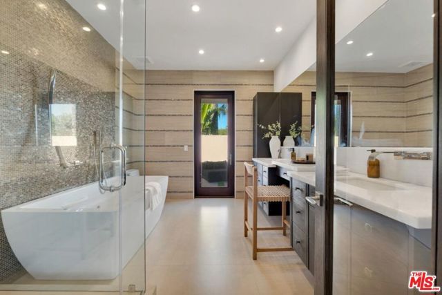 3116 Elvido Drive, Los Angeles, CA 90049