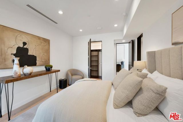 3116 Elvido Drive, Los Angeles, CA 90049