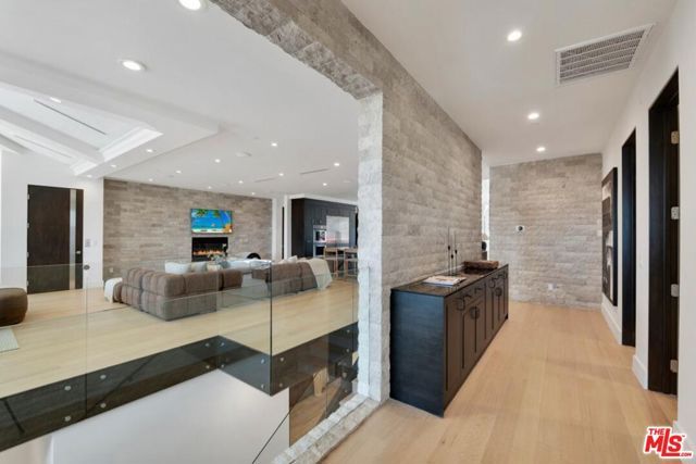 3116 Elvido Drive, Los Angeles, CA 90049