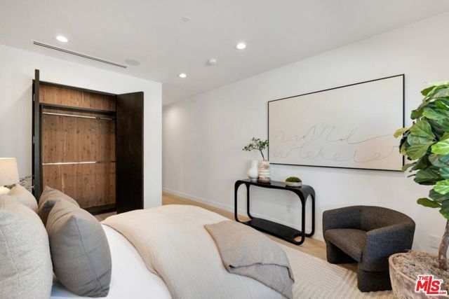 3116 Elvido Drive, Los Angeles, CA 90049
