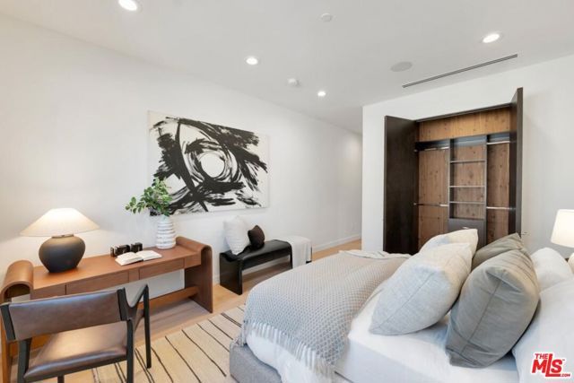 3116 Elvido Drive, Los Angeles, CA 90049