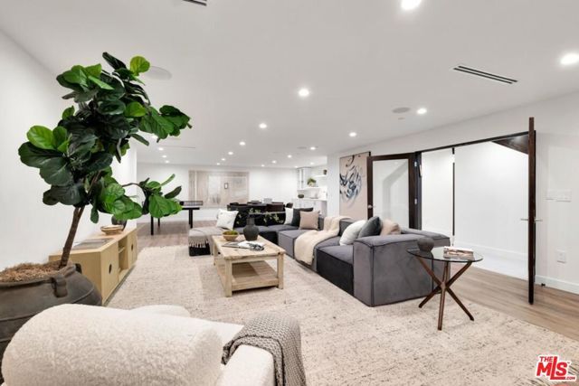 3116 Elvido Drive, Los Angeles, CA 90049