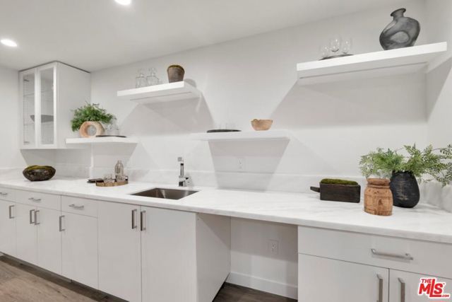 3116 Elvido Drive, Los Angeles, CA 90049