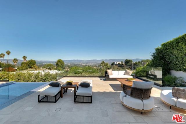 3116 Elvido Drive, Los Angeles, CA 90049