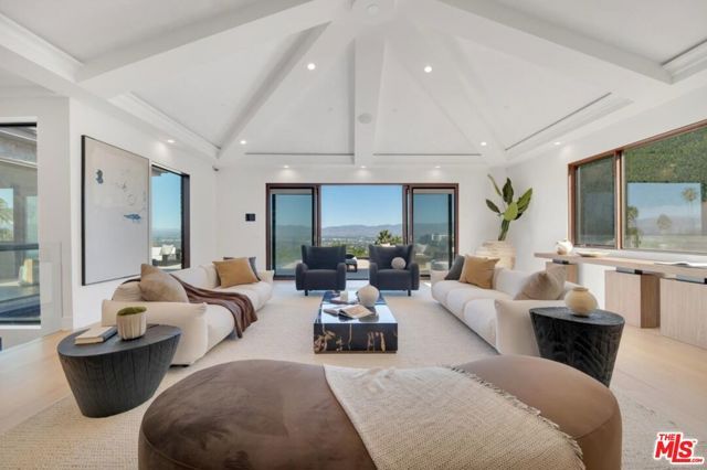 3116 Elvido Drive, Los Angeles, CA 90049