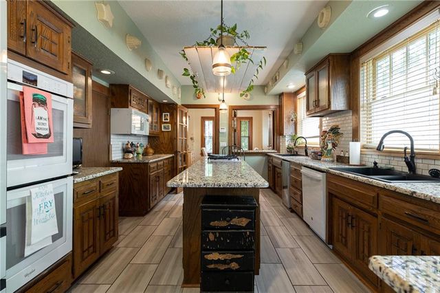 400 W 63rd Street, Kansas City, MO 64113