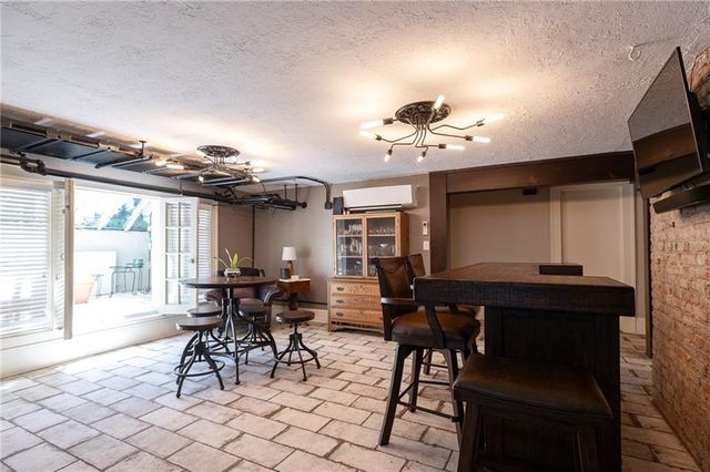 400 W 63rd Street, Kansas City, MO 64113
