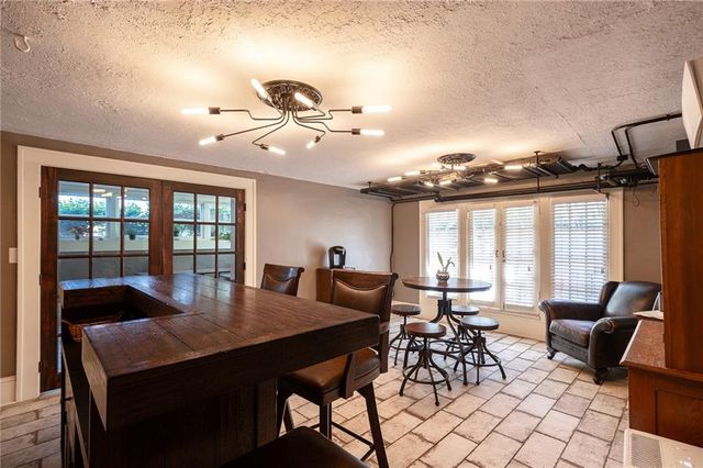 400 W 63rd Street, Kansas City, MO 64113