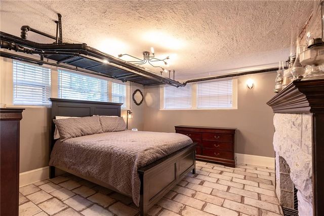 400 W 63rd Street, Kansas City, MO 64113
