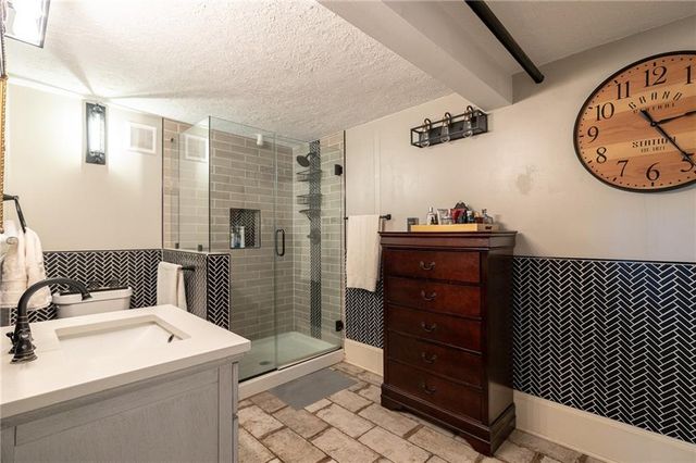 400 W 63rd Street, Kansas City, MO 64113