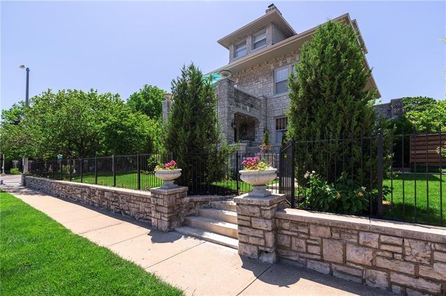 400 W 63rd Street, Kansas City, MO 64113
