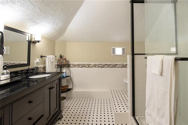 400 W 63rd Street, Kansas City, MO 64113