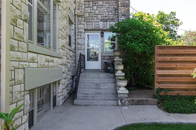 400 W 63rd Street, Kansas City, MO 64113