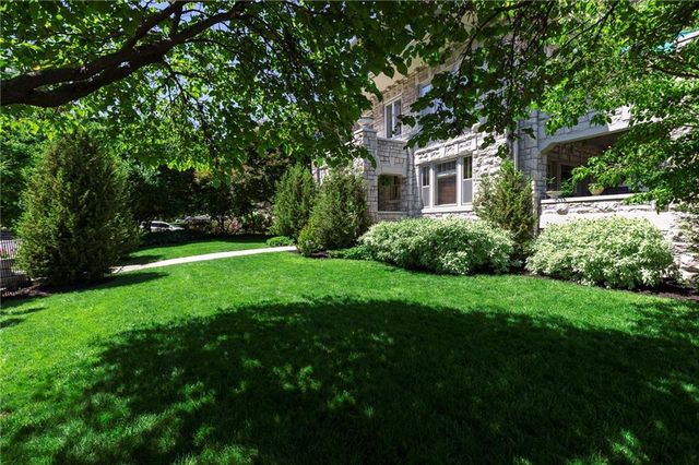 400 W 63rd Street, Kansas City, MO 64113