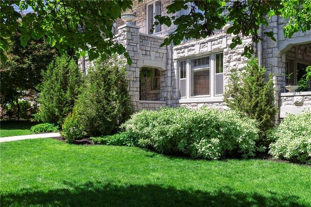 400 W 63rd Street, Kansas City, MO 64113