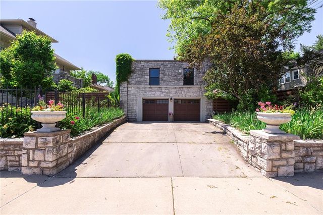 400 W 63rd Street, Kansas City, MO 64113