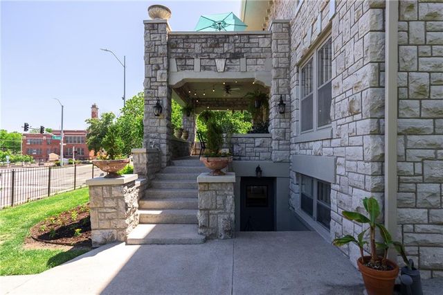 400 W 63rd Street, Kansas City, MO 64113