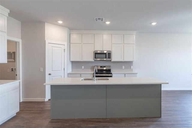 1721 Elm Circle, Tuttle, OK 73089