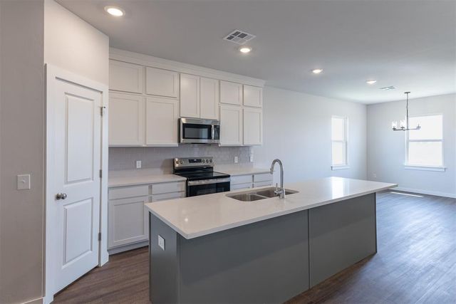 1721 Elm Circle, Tuttle, OK 73089