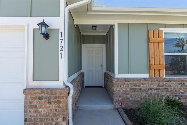 1721 Elm Circle, Tuttle, OK 73089