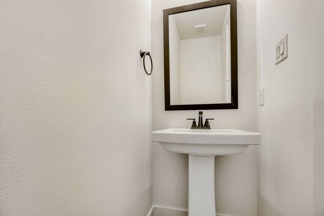 609 Damsel June Street, Lewisville, TX 75056