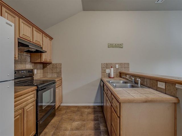 3624 Green Apple Place, Moore, OK 73160