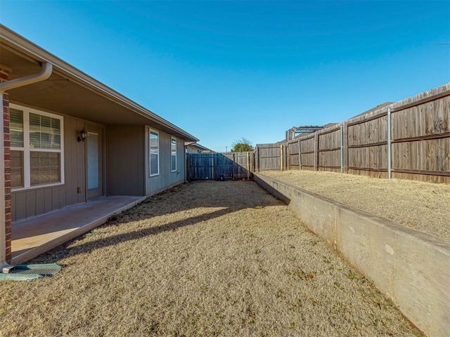3624 Green Apple Place, Moore, OK 73160