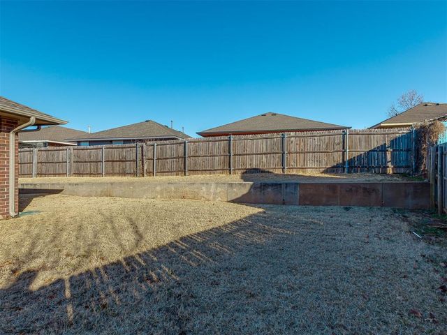 3624 Green Apple Place, Moore, OK 73160