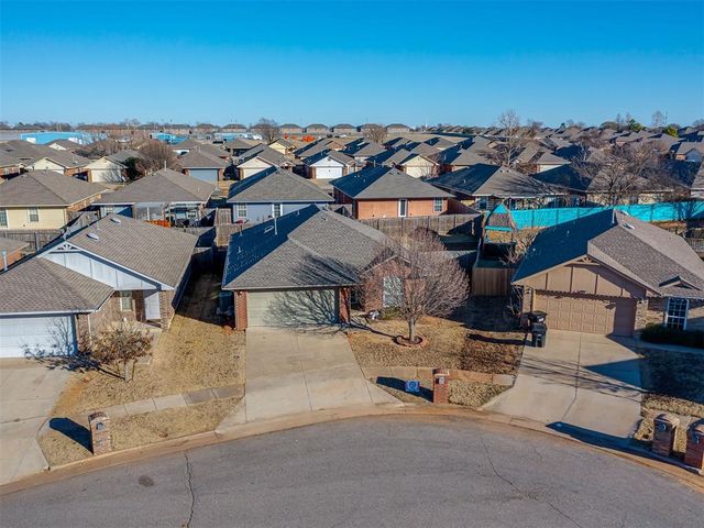 3624 Green Apple Place, Moore, OK 73160